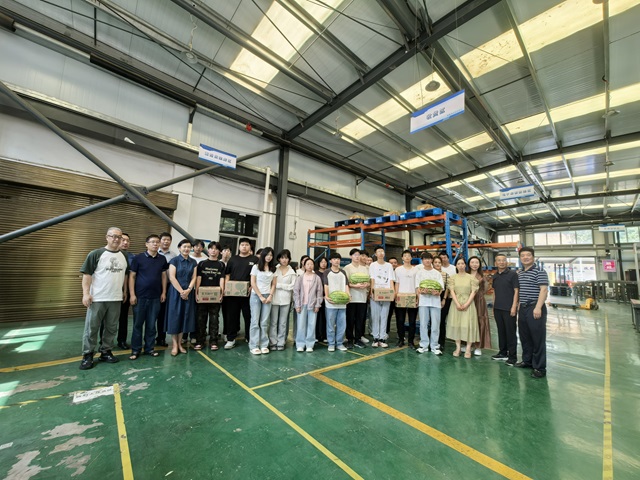 1751976641665552.jpg 校领导慰问正在训练的世界技能大赛参赛师生.jpg