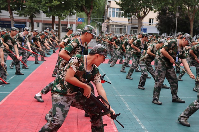 1756451041849848.jpg 刺杀操表演.jpg