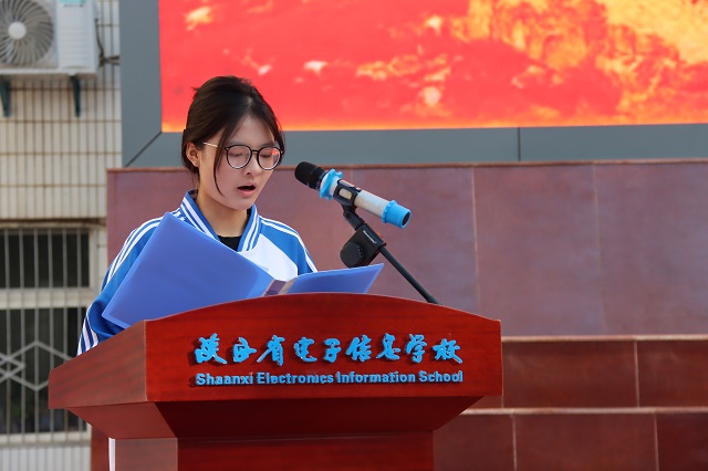 1756711248381940.jpg 计网2331班刘玉静代表老生发言.jpg