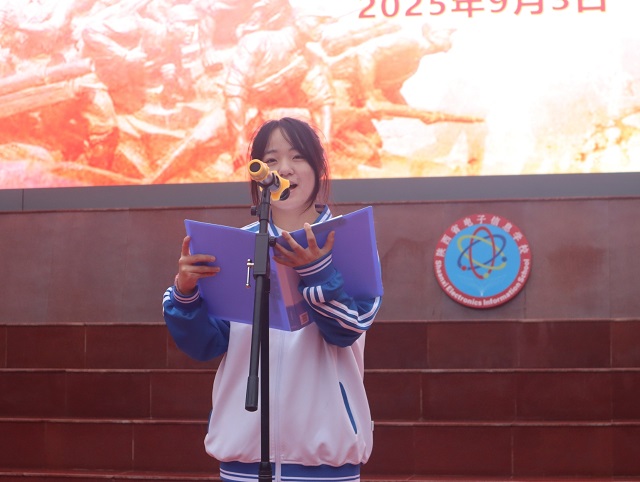 1757040691929243.jpg 学生代表英才2341班王若男作主题演讲.jpg