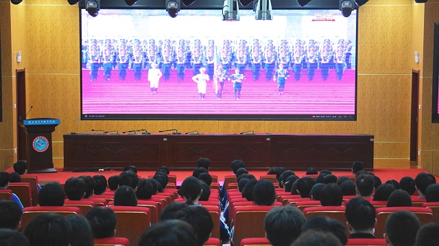 1757040842536279.jpg 我校学生观看纪念中国人民抗日战争暨世界反法西斯战争胜利80周年大会直播回放.jpg