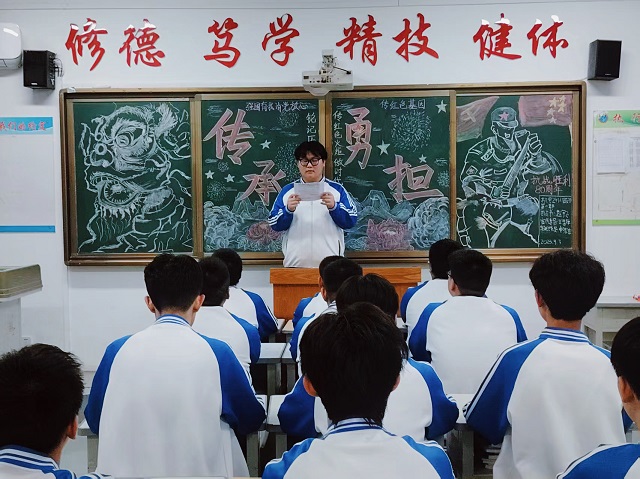 1757040924121487.jpg 开展主题团日活动.jpg