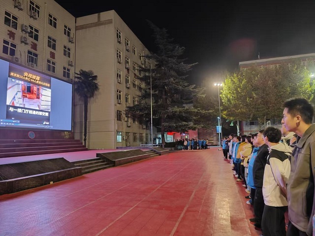 我校组织广大师生观看消防安全警示教育视频 - 副本.jpg