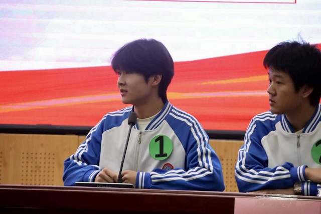 1765261656902185.jpg 选手们积极抢答 - 副本.jpg