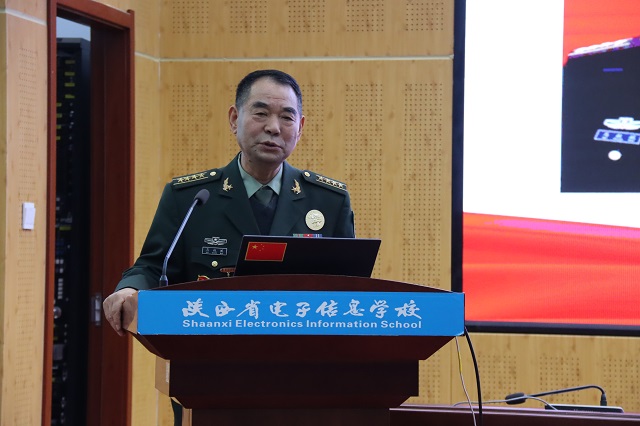 马权斌作题目为《铁血铸就忠诚 荣誉高于生命》报告.jpg